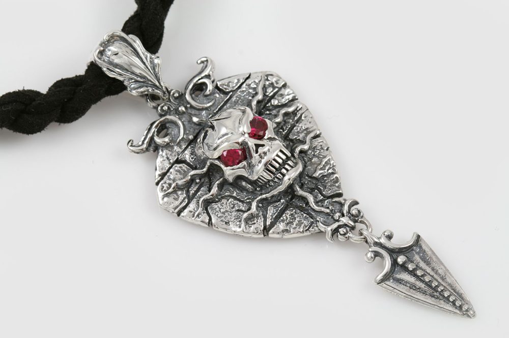 Hypnosis Red Eyed Skull Arrow Silver Pendant PT-094